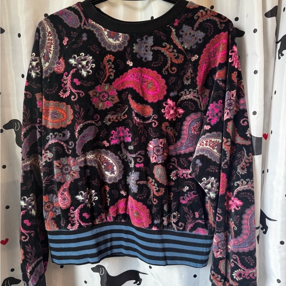 United Colors Of Benetton Black and Pink Paisley Crew Neck Sweater - Picture 1 of 3
